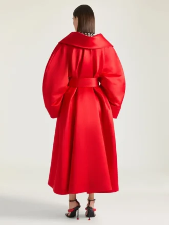 Abrigo largo tipo capullo en satén