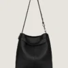Bolso hobo mediano con cinturón en piel granulada Bolso hobo mediano con cinturón en piel granulada