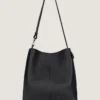 Bolso hobo mediano con cinturón en piel granulada Bolso hobo mediano con cinturón en piel granulada