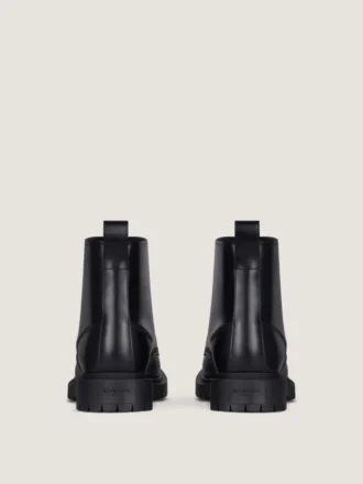 Botas con cordones de cuero