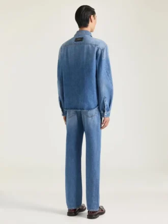 Camisa con costuras de alta costura en denim lavado en tonos oscuros