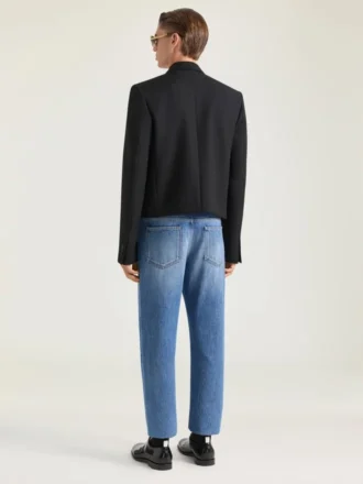 Chaqueta corta de un solo pecho con adornos, confeccionada en lana