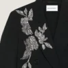 Chaqueta cruzada con aberturas en lana y lentejuelas Chaqueta cruzada con aberturas en lana y lentejuelas