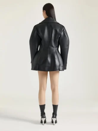 Chaqueta motera ajustada de cuero