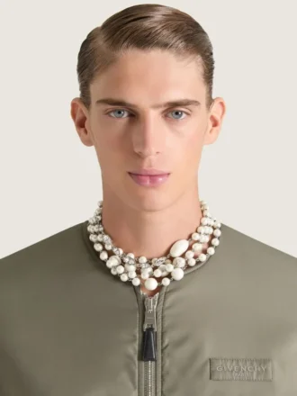 Collar de metal, perlas y cristales