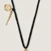 Collar Lucky Charms de seda y metal Collar Lucky Charms de seda y metal