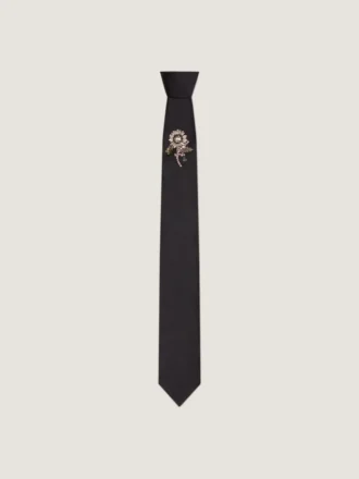 Corbata de seda con bordado de perlas y cristales