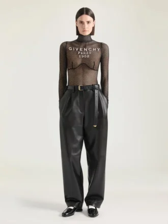 Cuerpo en malla con el sello de Givenchy