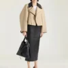 Falda midi con detalle en la parte trasera en piel napa Falda midi con detalle en la parte trasera en piel napa