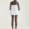 Mini vestido bustier de encaje con capa Mini vestido bustier de encaje con capa