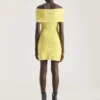 Minivestido de lana con hombros descubiertos