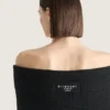 Minivestido de lana con hombros descubiertos