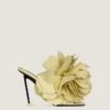 Mules de tacón Boudoir en piel con pétalos de rosa