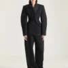 Chaqueta tipo capullo de doble botonadura en lana con detalle del revés Chaqueta tipo capullo de doble botonadura en lana con detalle del revés