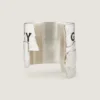 Pulsera tipo brazalete «Tape» de Givenchy en metal y esmalte Pulsera tipo brazalete «Tape» de Givenchy en metal y esmalte