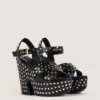Sandalias de plataforma tipo zueco de cuero con tachuelas