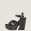 Sandalias de plataforma tipo zueco de cuero con tachuelas
