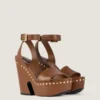 Sandalias de plataforma tipo zueco de piel con detalles de tachuelas