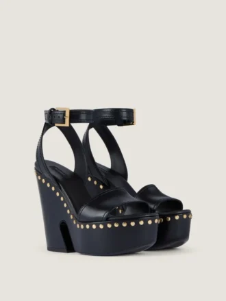 Sandalias de plataforma tipo zueco de piel con detalles de tachuelas