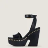 Sandalias de plataforma tipo zueco de piel con detalles de tachuelas