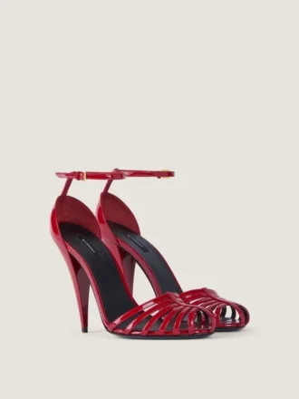 Sandalias de tacón con diseño de jaula en piel charol