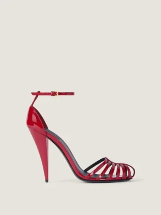 Sandalias de tacón con diseño de jaula en piel charol