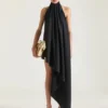 Vestido asimétrico con cuello halter de lana