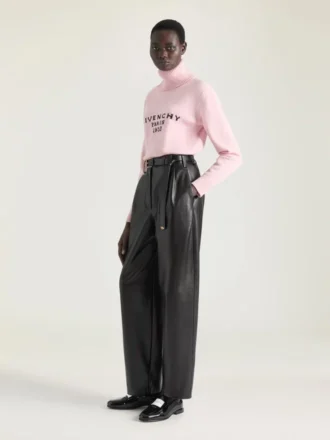 Suéter de cuello alto de lana y cachemira con el logotipo de Givenchy Suéter de cuello alto de lana y cachemira con el logotipo de Givenchy
