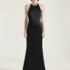 Vestido con cuello halter en crepé y satén Vestido con cuello halter en crepé y satén