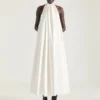 Vestido de noche con cuello halter de cuero