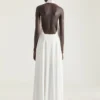 Vestido de noche con cuello halter en crepé cady
