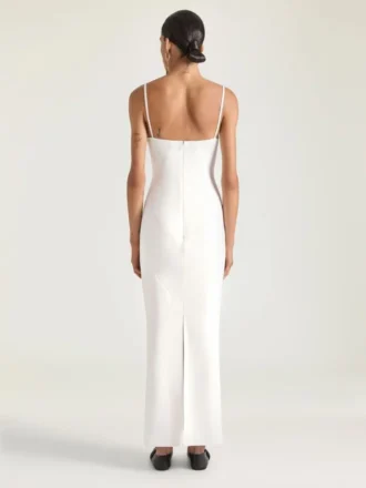 Vestido largo con corte asimétrico en crepé cady