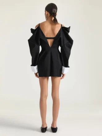 Vestido mini entallado con aberturas en lana